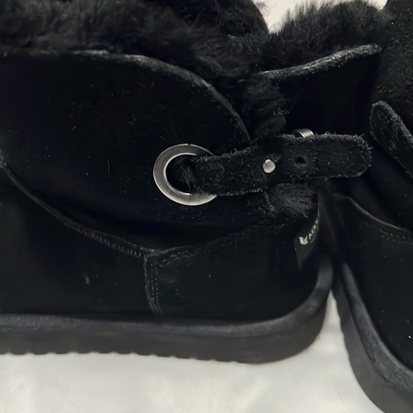 Koolaburra by Ugg Remley Mini Black Suede Boots - Picture 7 of 9
